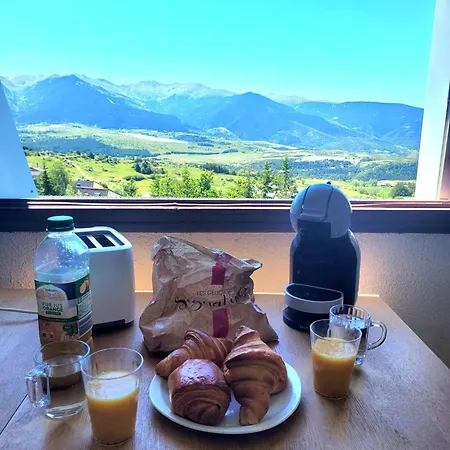 Avec Vue Sur Les Montagnes *